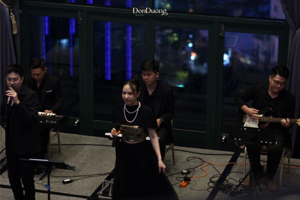 DonDuong Band in HCMC for hire – a professional acoustic & jazz band bringing soulful live music for weddings, corporate events, and private parties. With versatile musicianship and a wide repertoire from classics to modern hits, DonDuong Band creates the perfect atmosphere and makes every event unforgettable.