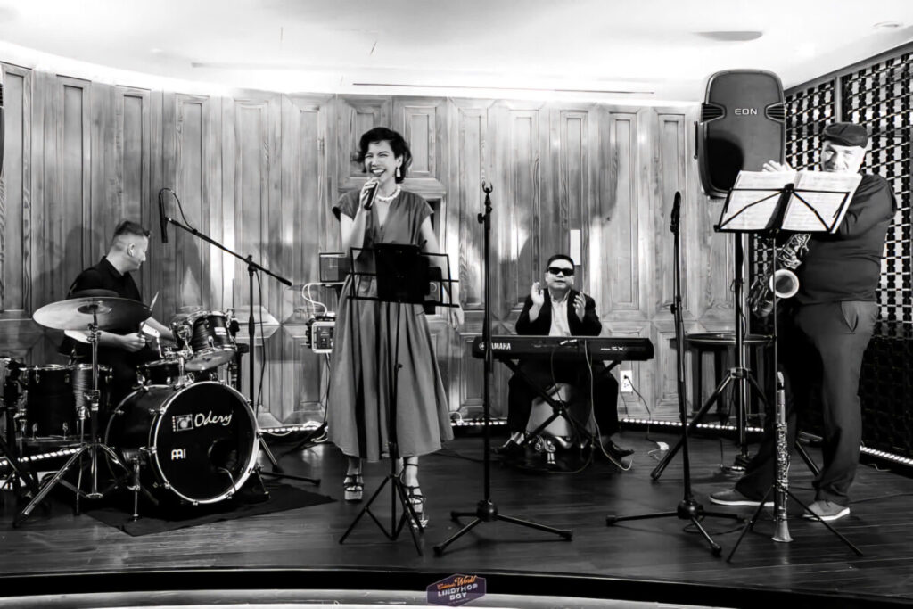 HIRE BAND IN HCMC - SAIGON (ACOUSTIC BAND, JAZZ BAND HO CHI MINH)