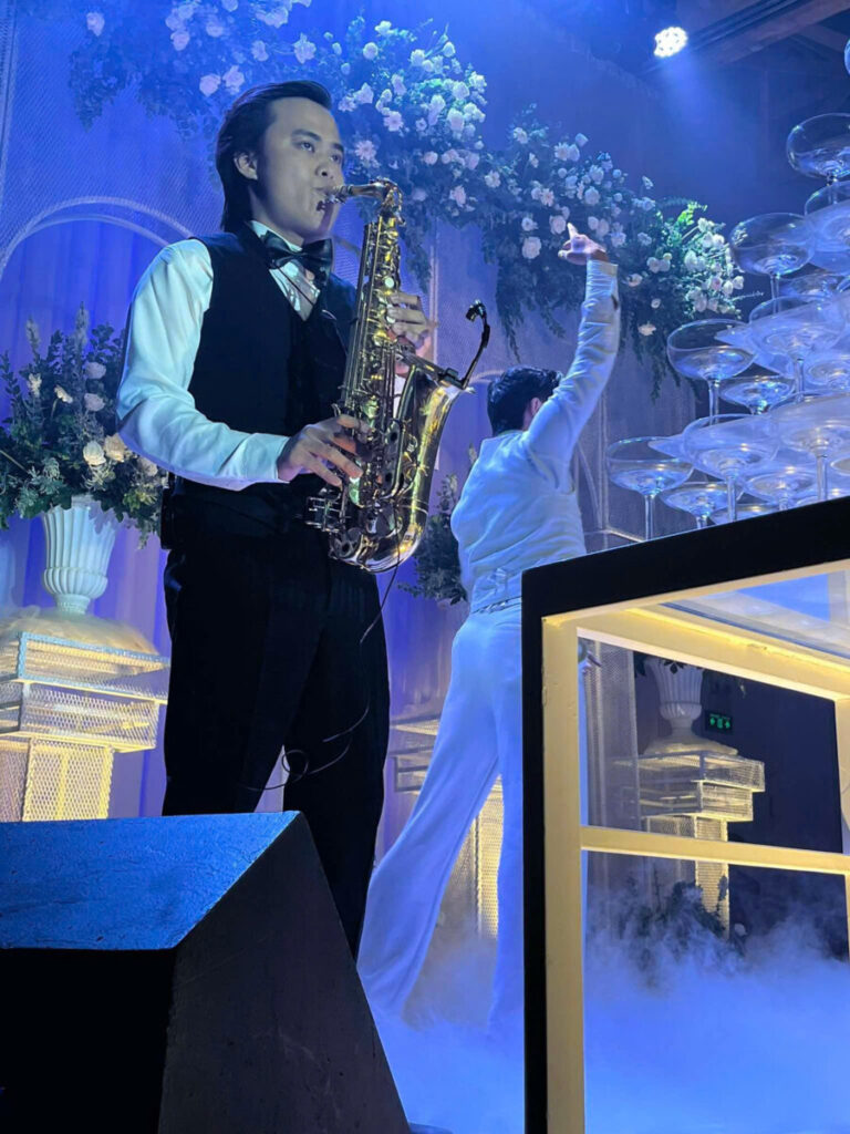 CHO THUÊ NHẠC CÔNG SAXOPHONE TẠI HCM CHO THUÊ NHẠC CÔNG SAXOPHONE