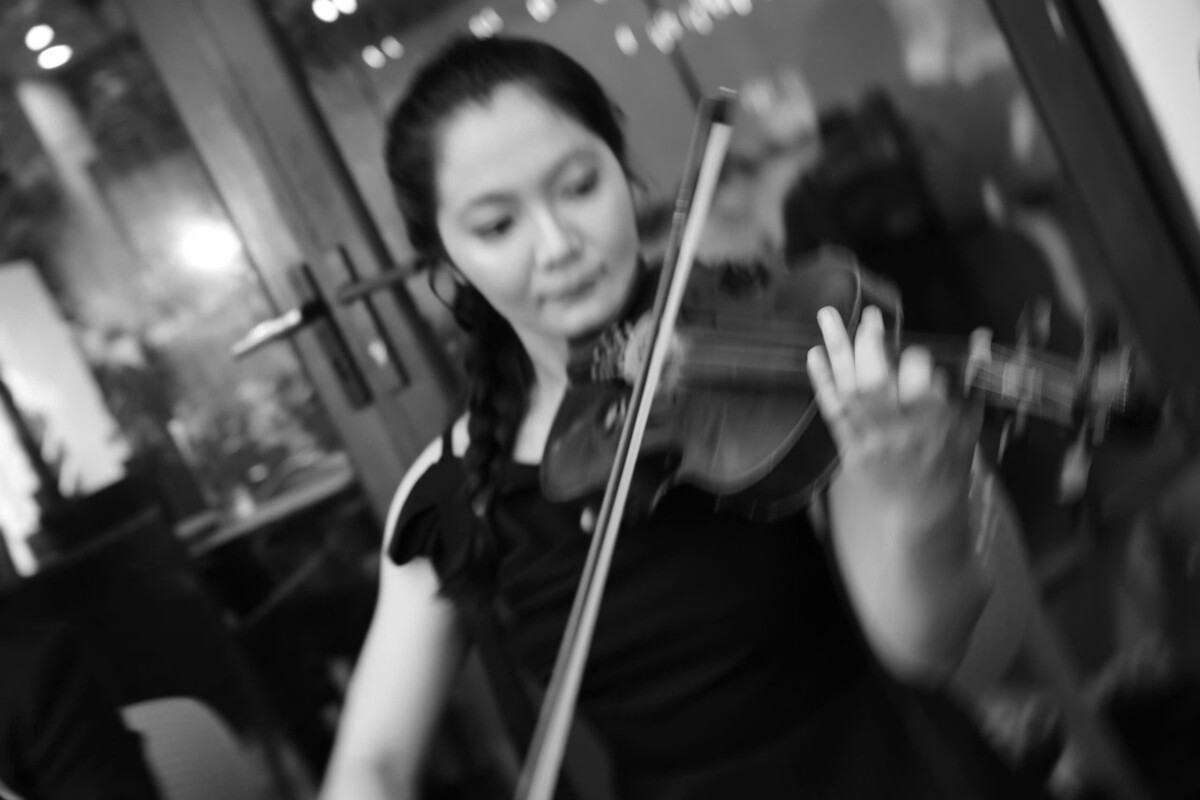 HIRE VIOLINIST IN HCMC