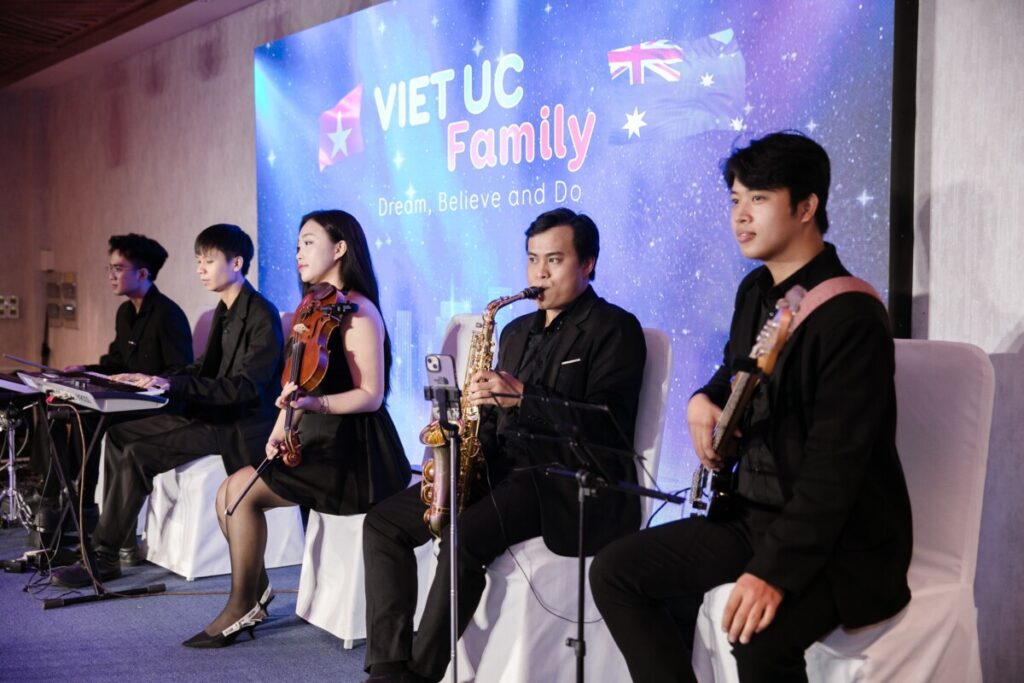 HOÀ TẤU VIOLIN SAXO TẠI PAVILLON